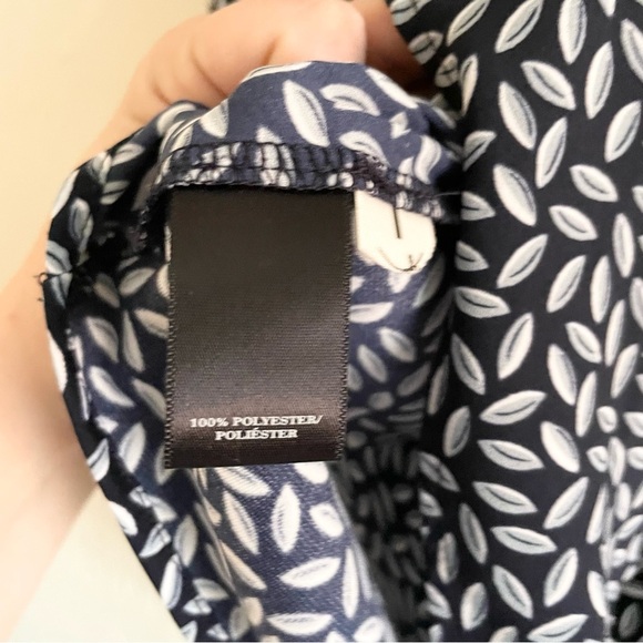 ANN TAYLOR Navy Blue Leaf Print Business Casual Peplum Blouse Women’s Small - Picture 4 of 5